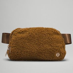 Lululemon Everywhere Belt Bag